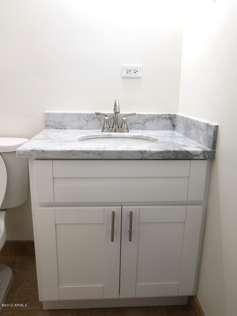 5009 East Osborn Road Phoenix, AZ 85018 - Photo 25 of 31 Bathroom 3
