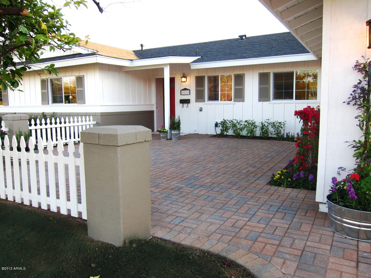 5009 East Osborn Road Phoenix, AZ 85018 - Photo 4 of 31 Courtyard
