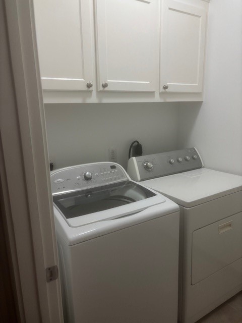 1333 Fairview Street Houston, TX 77006 - Photo 20 of 27 a utility room with dryer and washer