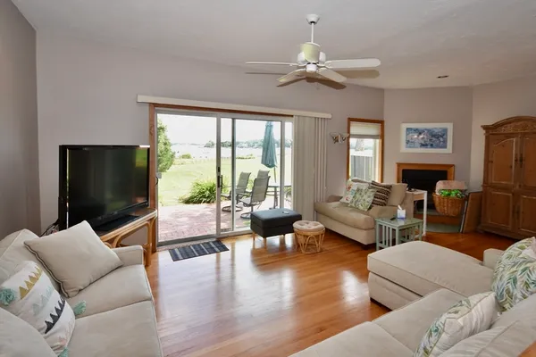 $2,400 | 28 Woodbury Street, Unit 28, Wareham, MA 02532