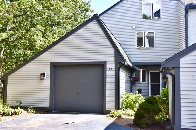 $2,400 | 28 Woodbury Street, Unit 28, Wareham, MA 02532