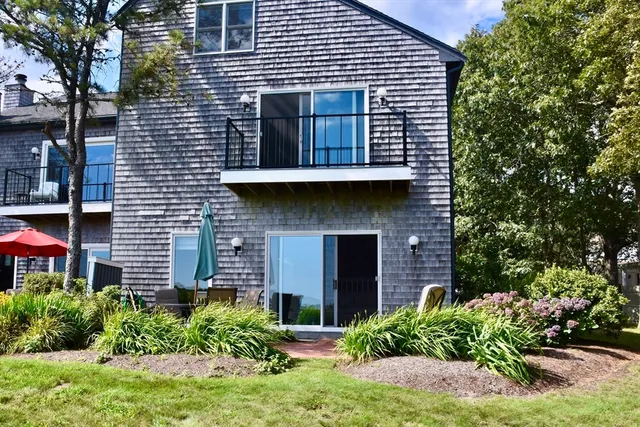 $2,400 | 28 Woodbury Street, Unit 28, Wareham, MA 02532