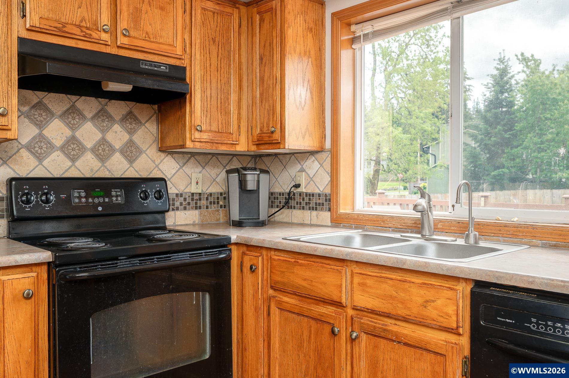 11240 Southeast Cranberry Loop Clackamas, OR 97015 - Photo 15 of 49