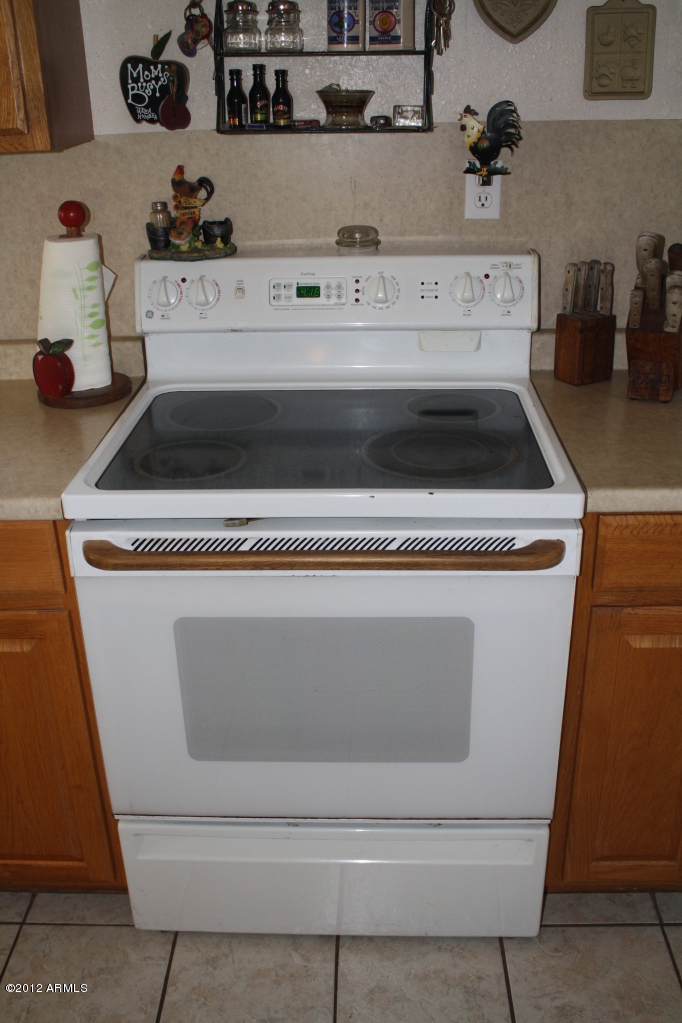 12627 West Varney Road El Mirage, AZ 85335 - Photo 7 of 22 Electric Range