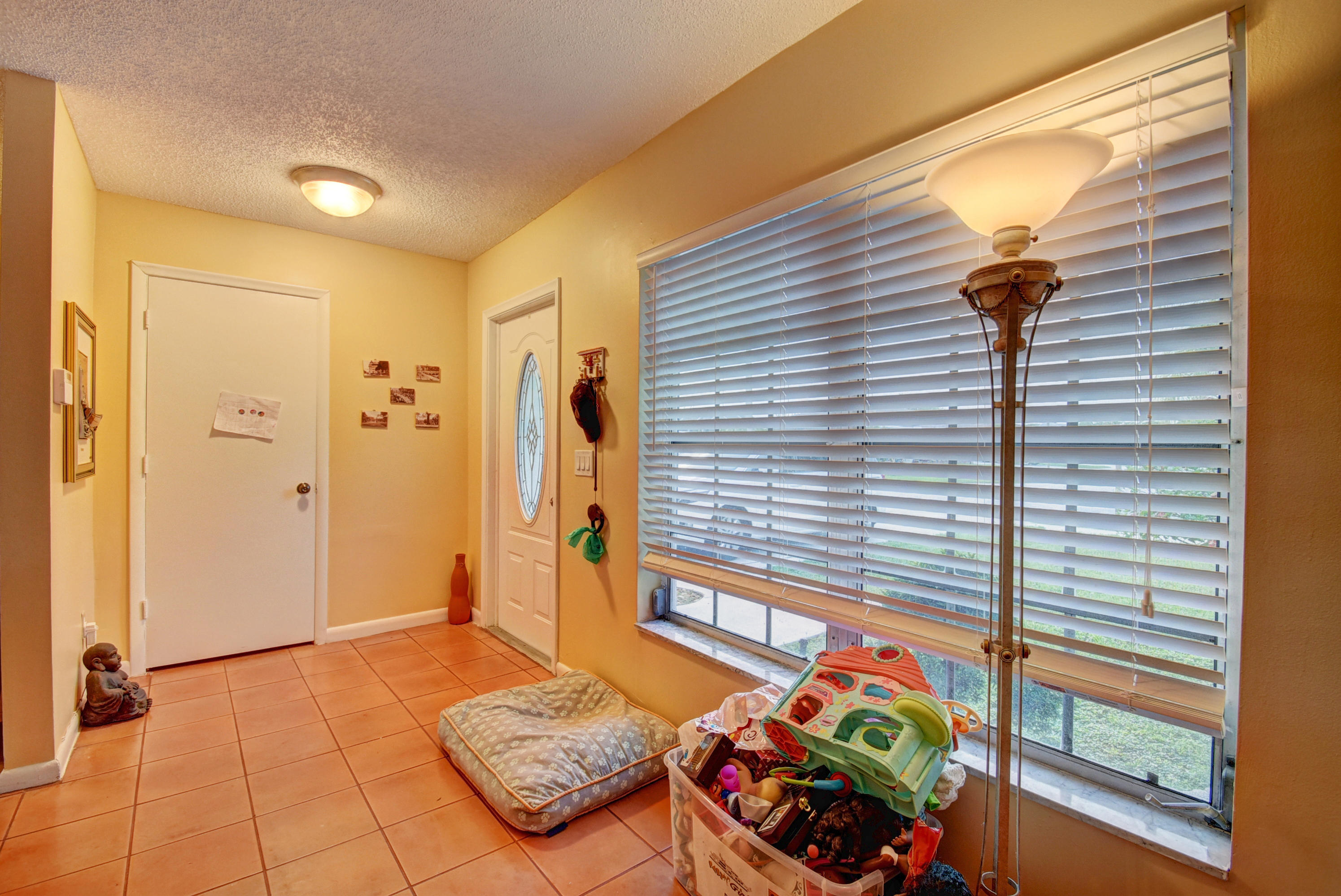 11054 Delta Circle Boca Raton, FL 33428 - Photo 4 of 24 entry/foyer