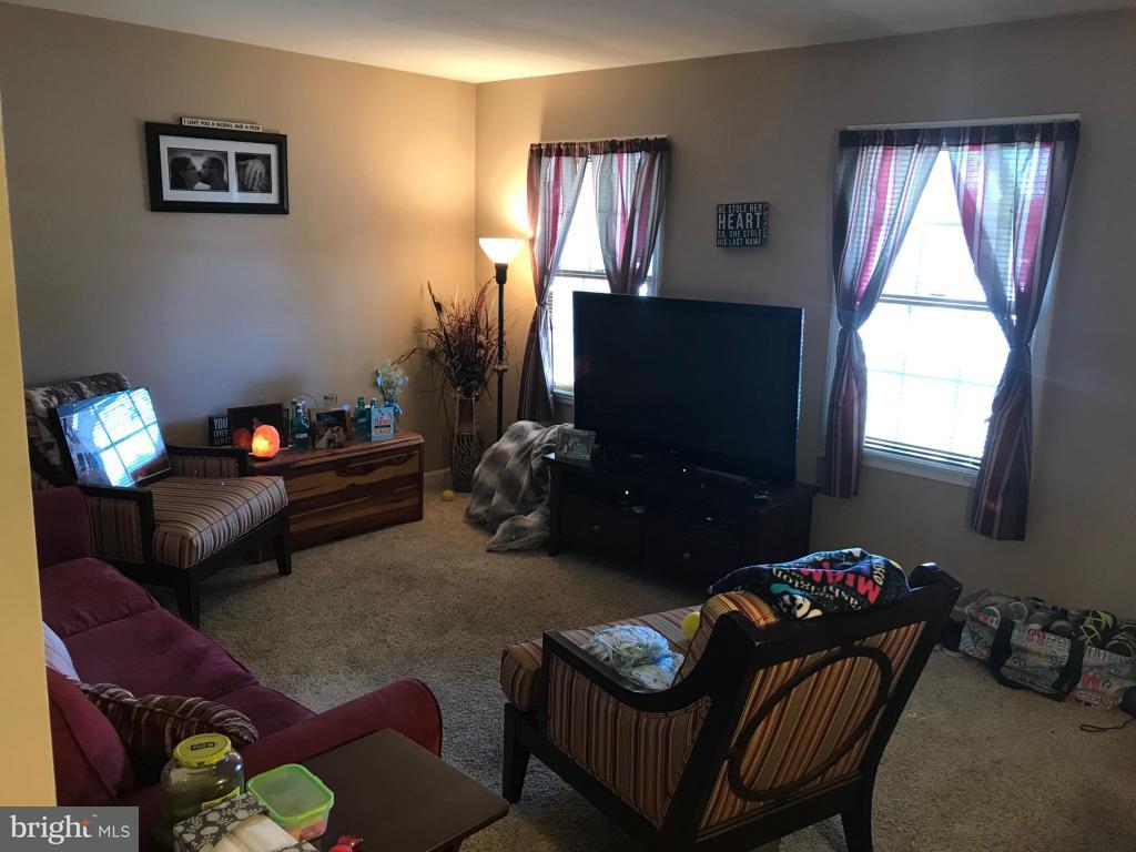 6 Laurie Lane Lititz, PA 17543 - Photo 3 of 27 Gallery Image 3