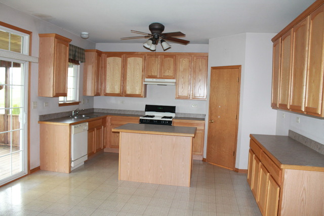 2284 Prairie Trail Round Lake Heights, IL 60073 - Photo 5 of 23