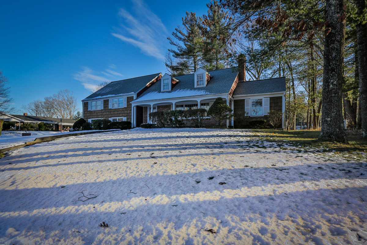 61 Farmington Road Nashua, NH 03060 - Photo 1 of 35