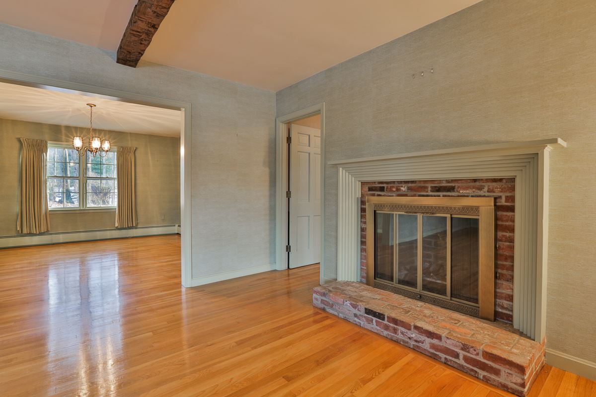 61 Farmington Road Nashua, NH 03060 - Photo 11 of 35
