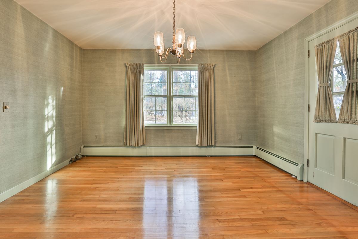 61 Farmington Road Nashua, NH 03060 - Photo 14 of 35