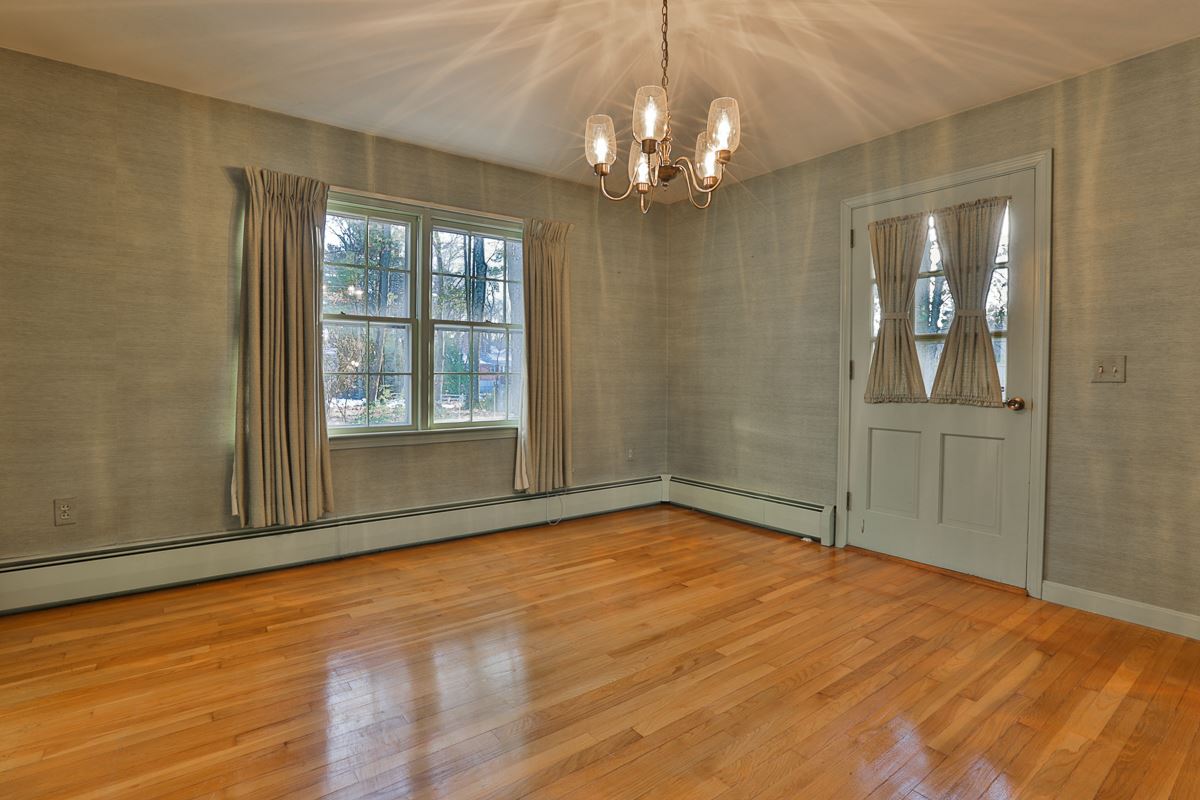 61 Farmington Road Nashua, NH 03060 - Photo 15 of 35