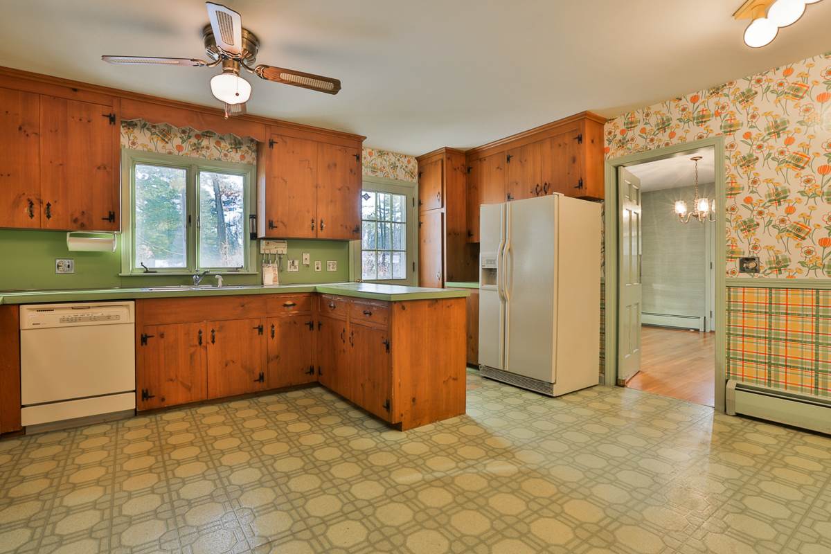 61 Farmington Road Nashua, NH 03060 - Photo 17 of 35