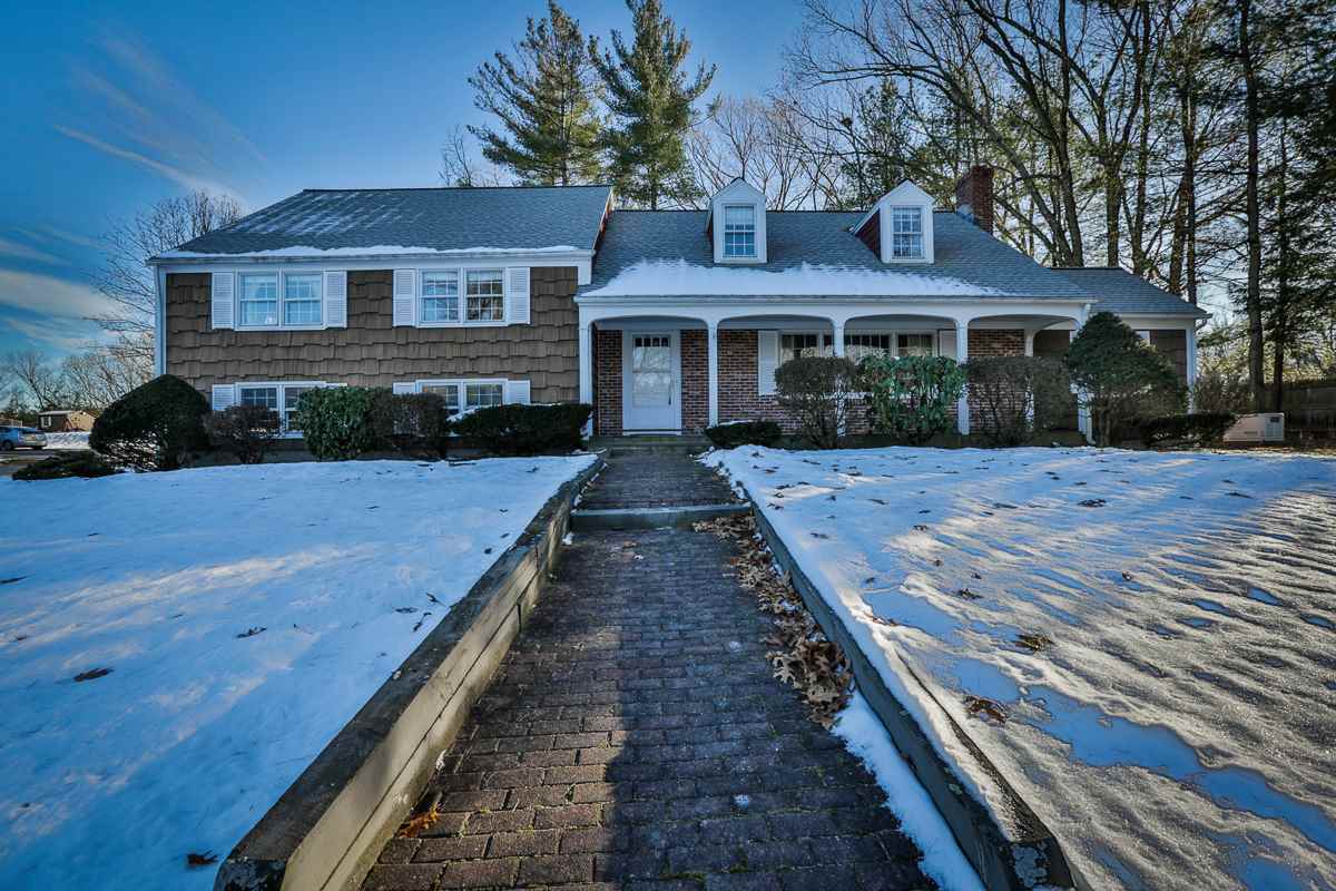 61 Farmington Road Nashua, NH 03060 - Photo 3 of 35
