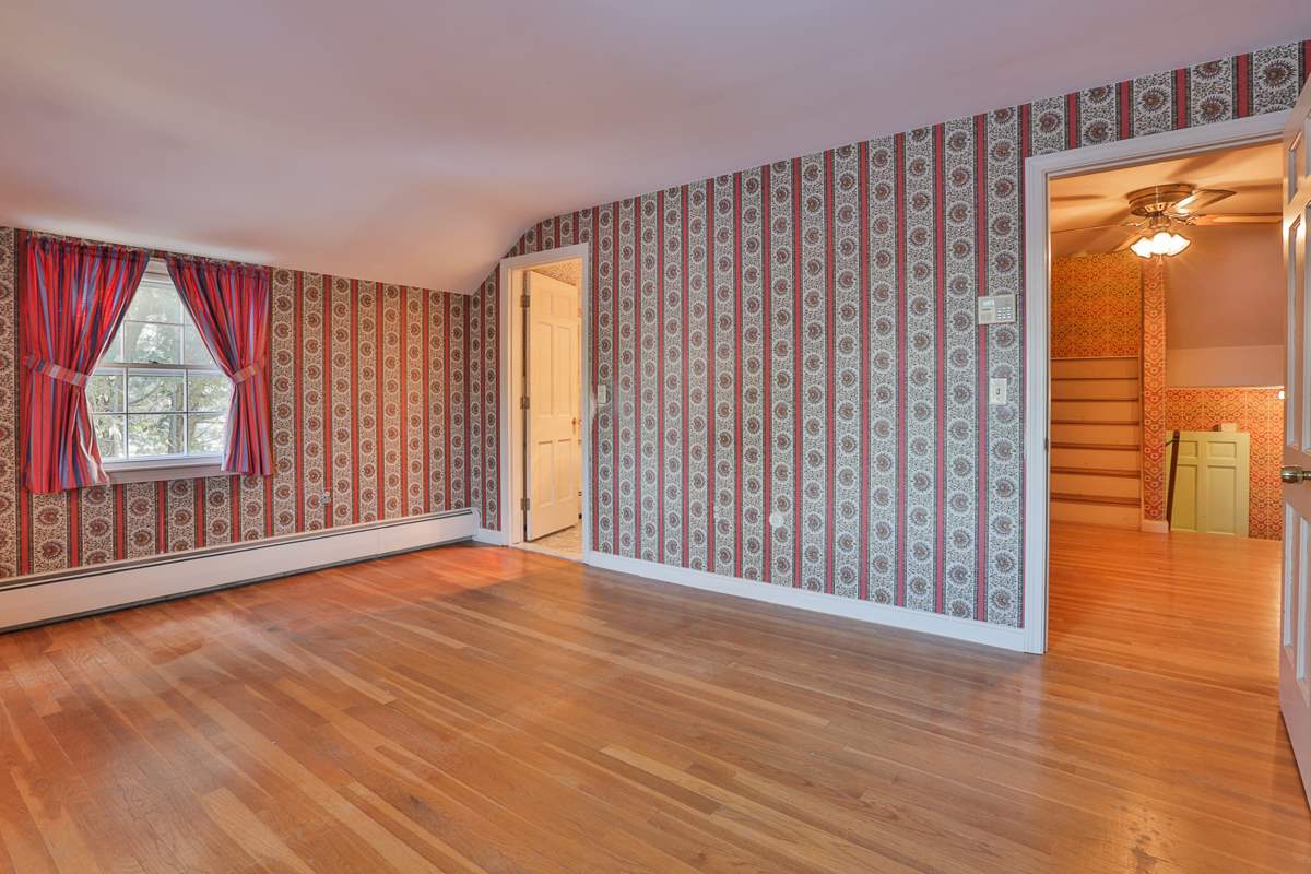 61 Farmington Road Nashua, NH 03060 - Photo 21 of 35