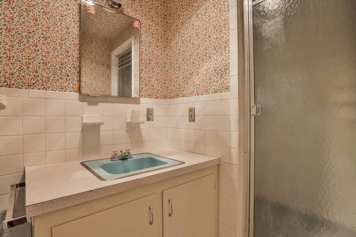 61 Farmington Road Nashua, NH 03060 - Photo 23 of 35