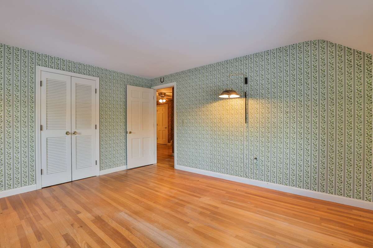 61 Farmington Road Nashua, NH 03060 - Photo 25 of 35