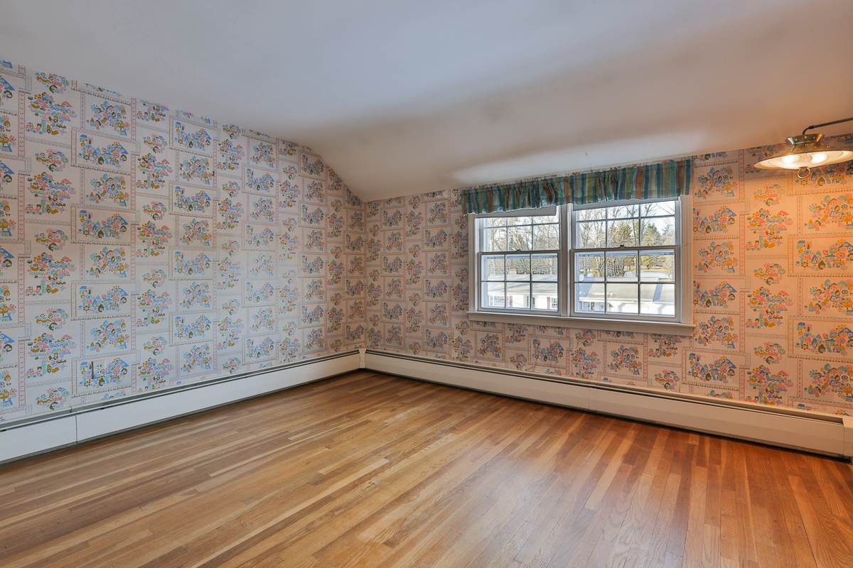 61 Farmington Road Nashua, NH 03060 - Photo 26 of 35