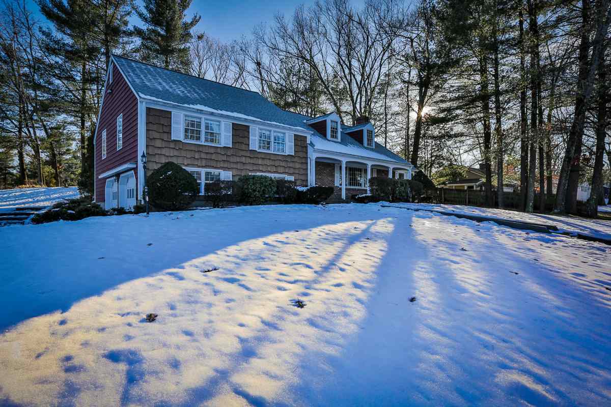 61 Farmington Road Nashua, NH 03060 - Photo 4 of 35