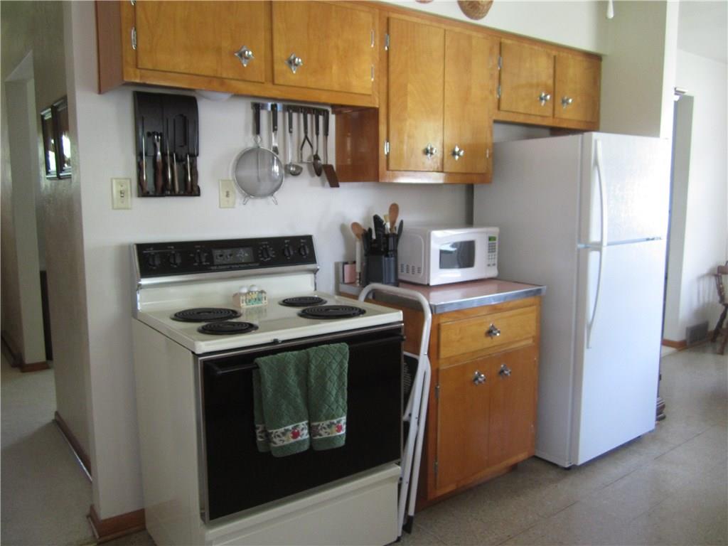 180 Walnut Ridge Road Charleroi, PA 15022 - Photo 4 of 25 Fully applianced - what a great cooking station.