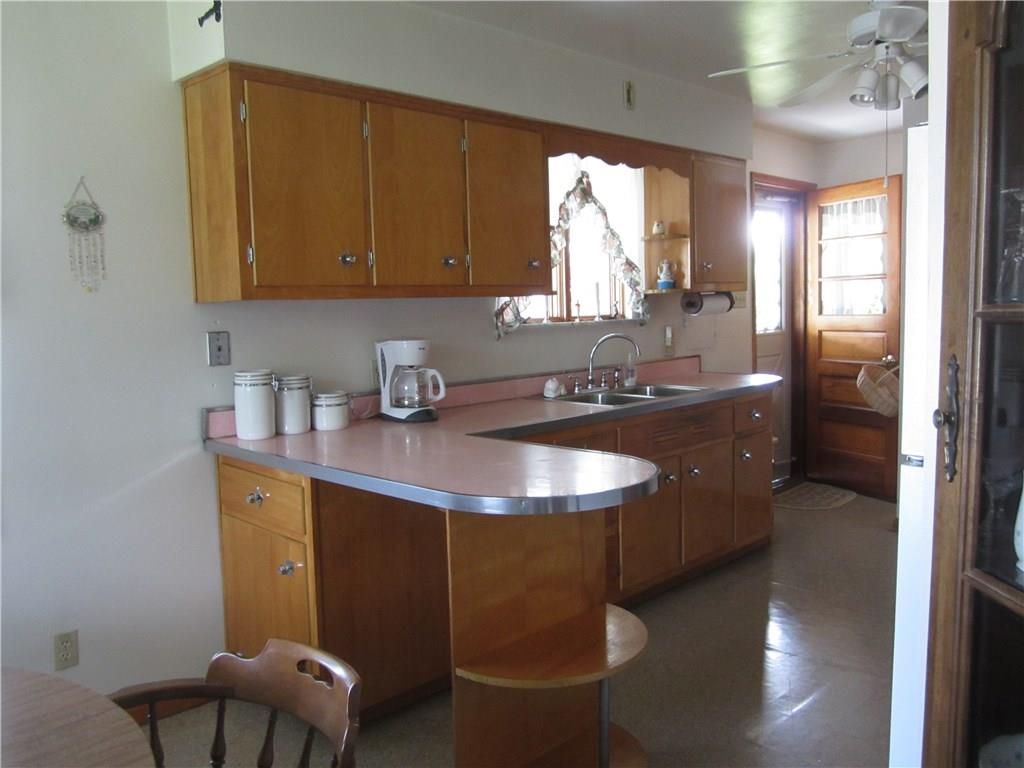 180 Walnut Ridge Road Charleroi, PA 15022 - Photo 5 of 25 This is a great design for the creative cook.