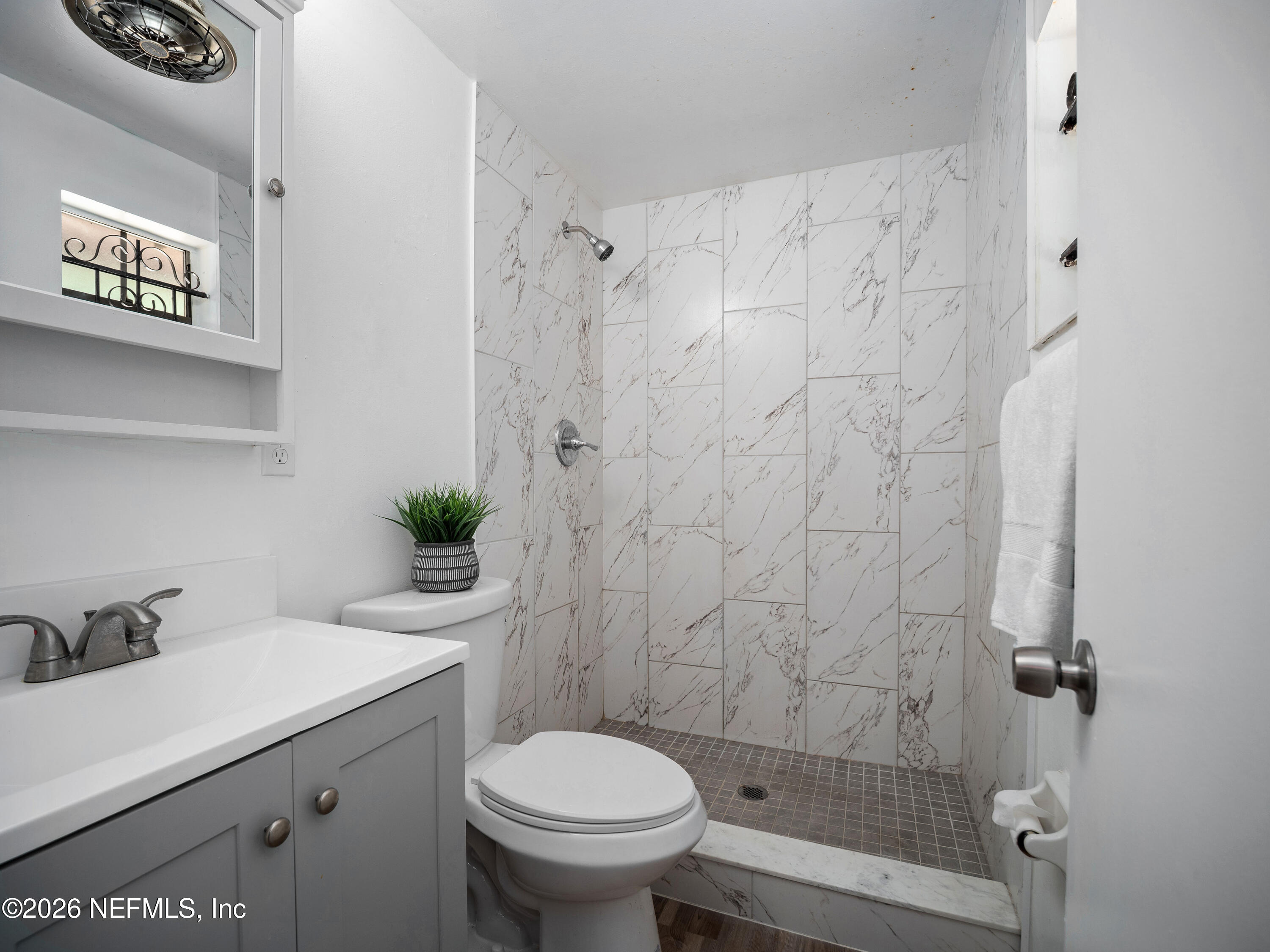 918 Bacall Road Jacksonville, FL 32218 - Photo 21 of 41 Primary Bath