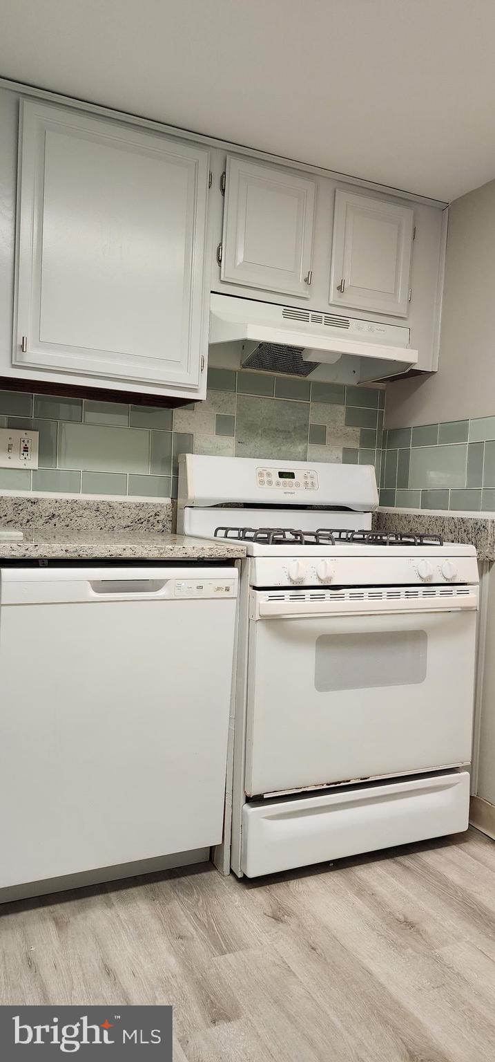 1524 Northgate Square, Unit 12 Reston, VA 20190 - Photo 2 of 9 Kitchen