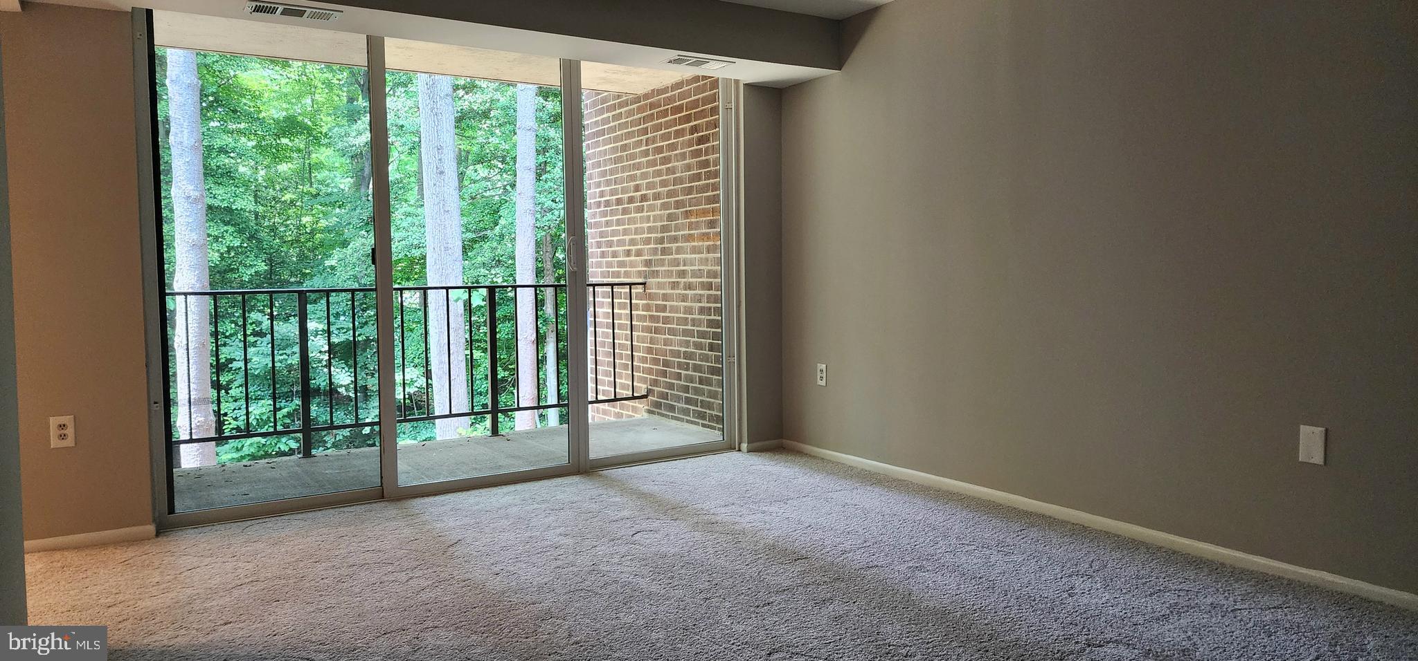 1524 Northgate Square, Unit 12 Reston, VA 20190 - Photo 4 of 9 Living Room