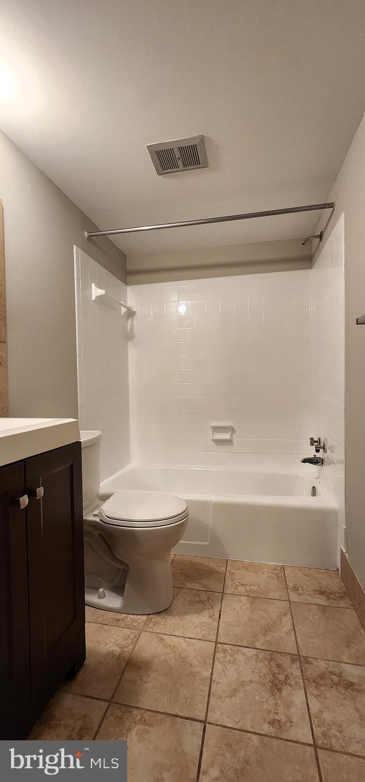 1524 Northgate Square, Unit 12 Reston, VA 20190 - Photo 7 of 9 Bathroom