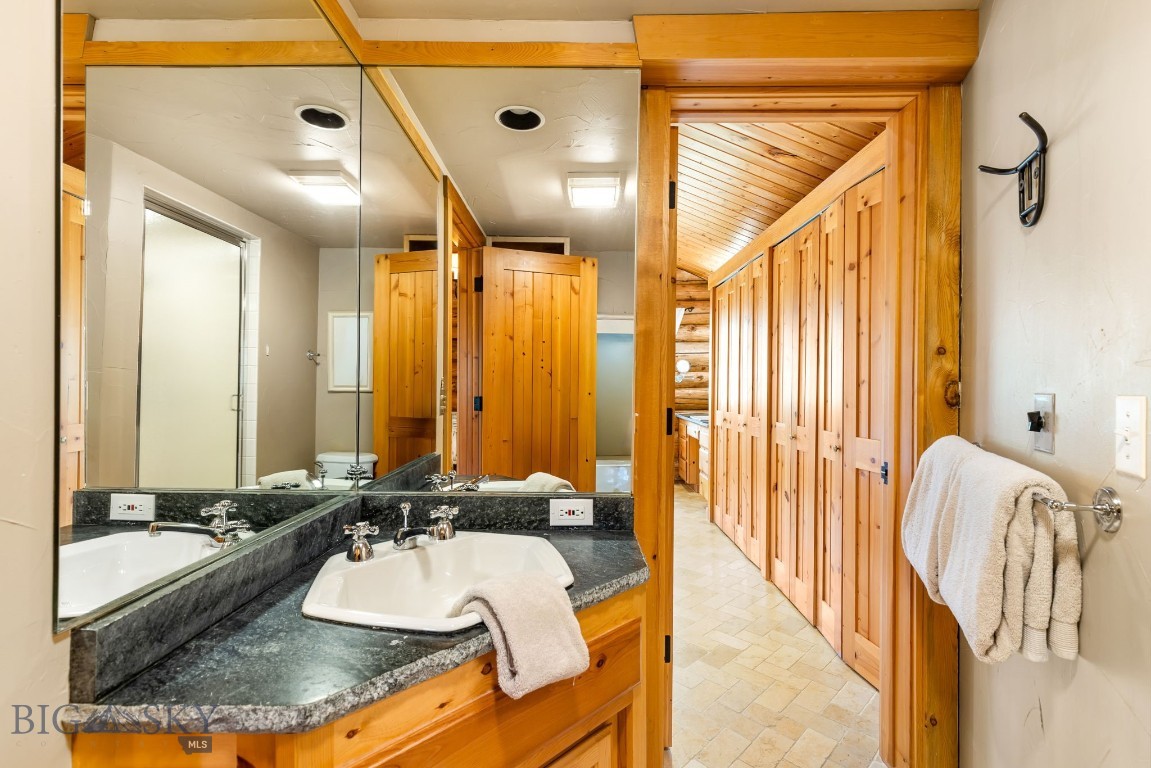 49824 Gallatin Road Gallatin Gateway, MT 59730 - Photo 51 of 81 Upstairs Bath