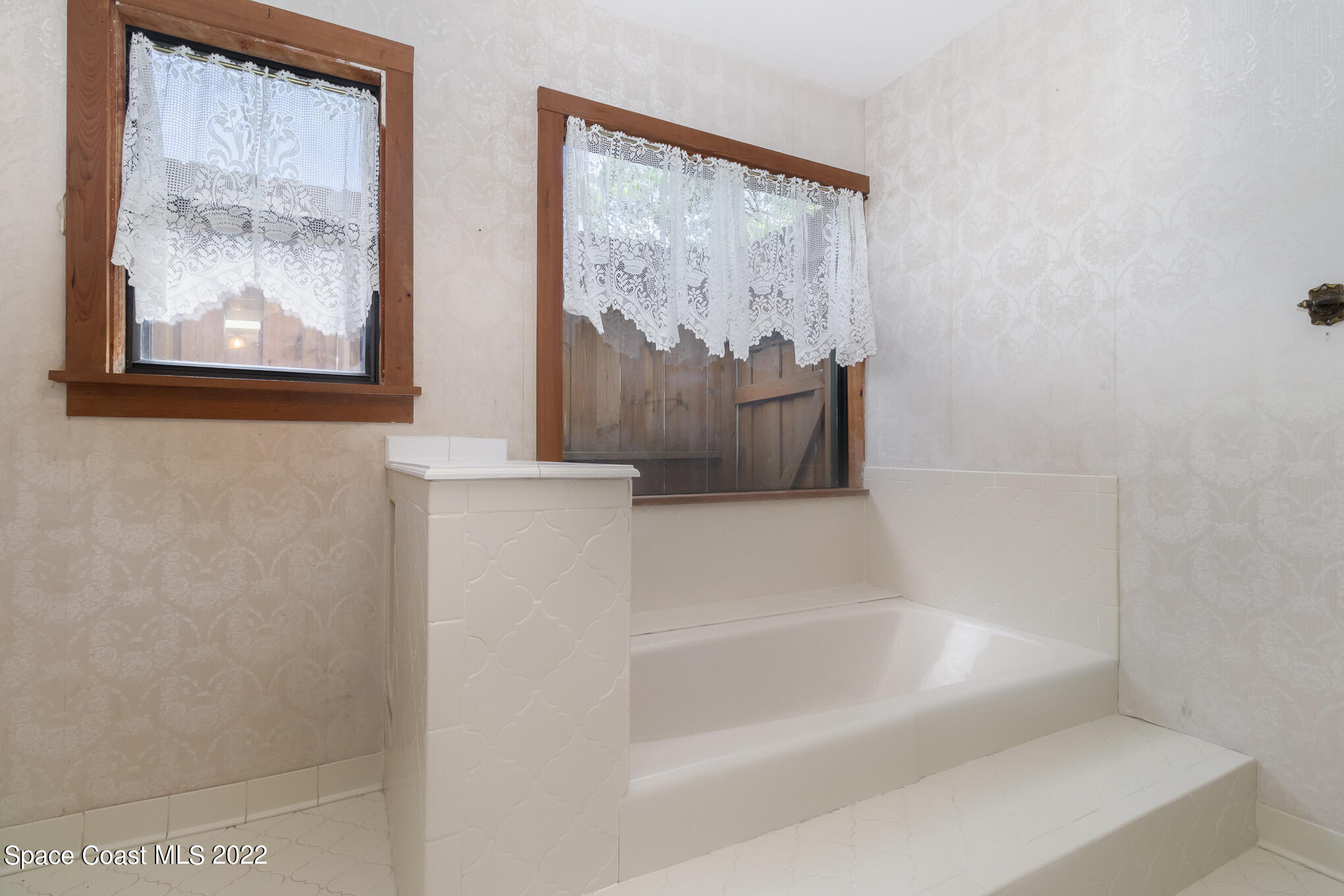 2187 Turtle Mound Road Melbourne, FL 32934 - Photo 27 of 42 a bathroom with bathtub and window