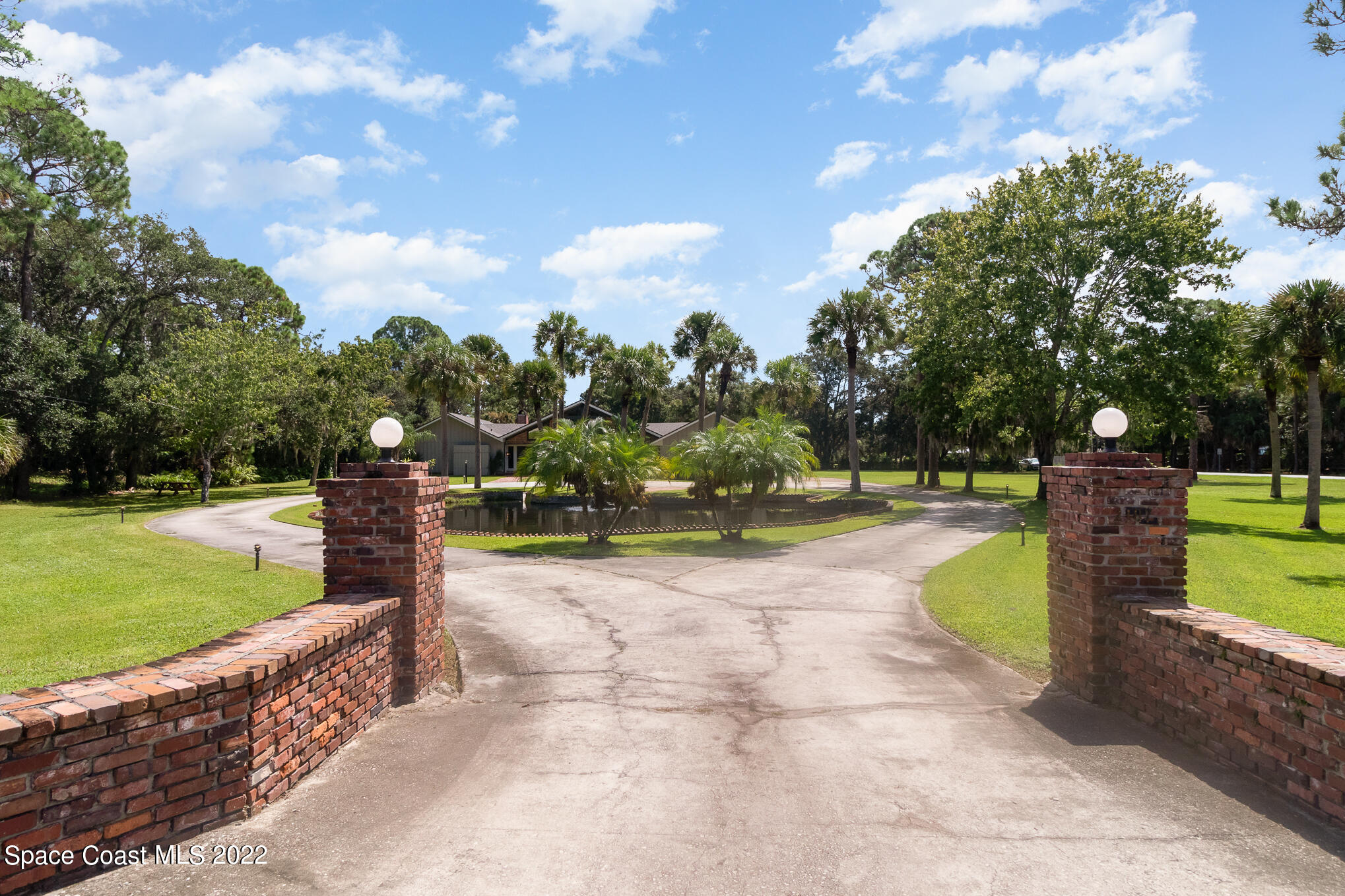 2187 Turtle Mound Road Melbourne, FL 32934 - Photo 3 of 42 a view of a park with basketball court