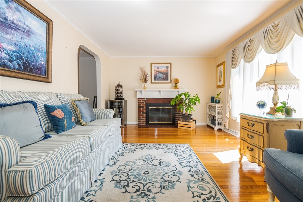 47 Sharon Road Hamilton, MA 01982 - Photo 7 of 42
