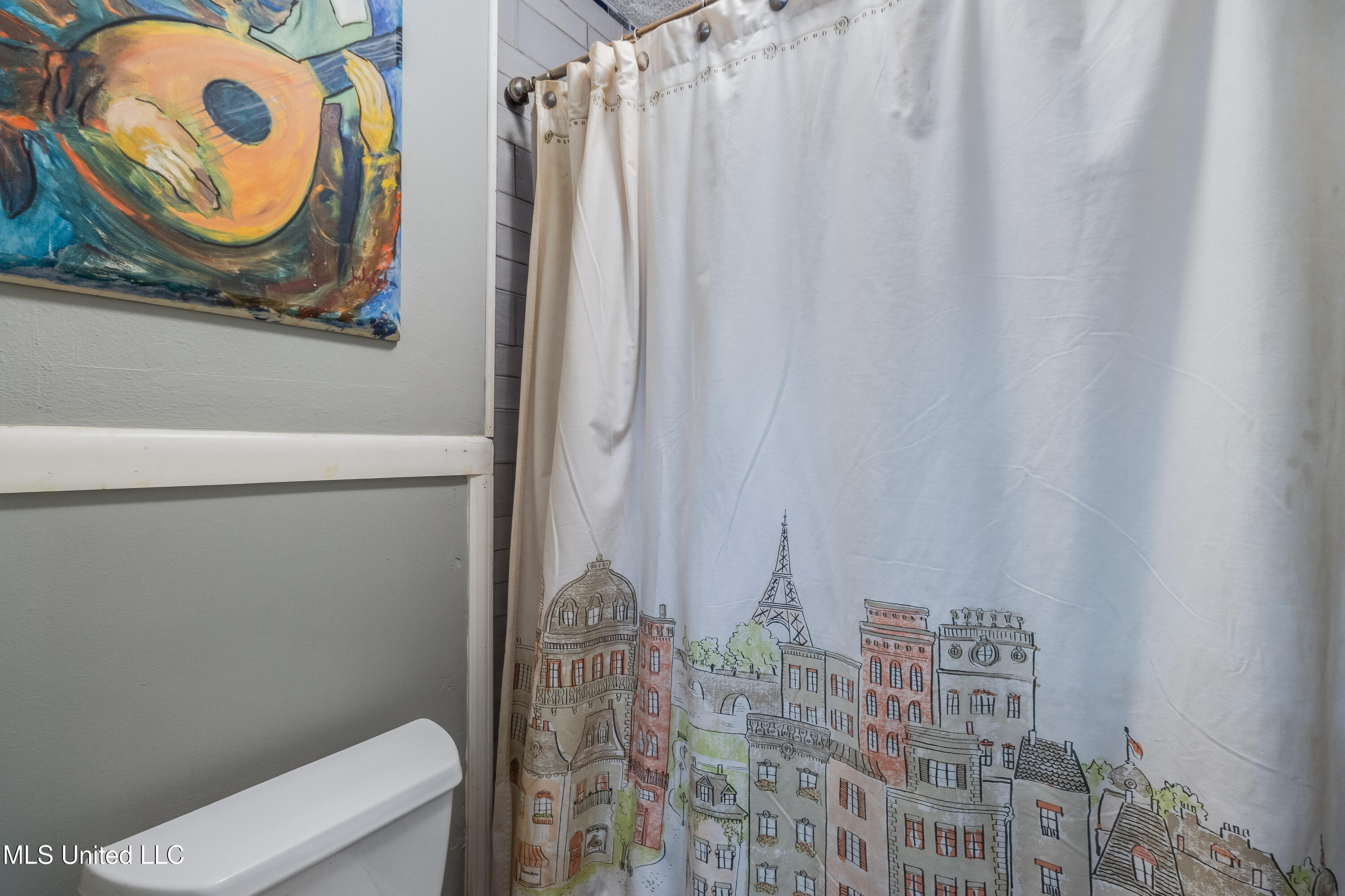 15820 Big Ridge Road Biloxi, MS 39532 - Photo 10 of 16 Hallway Bathroom ( Full Bath)