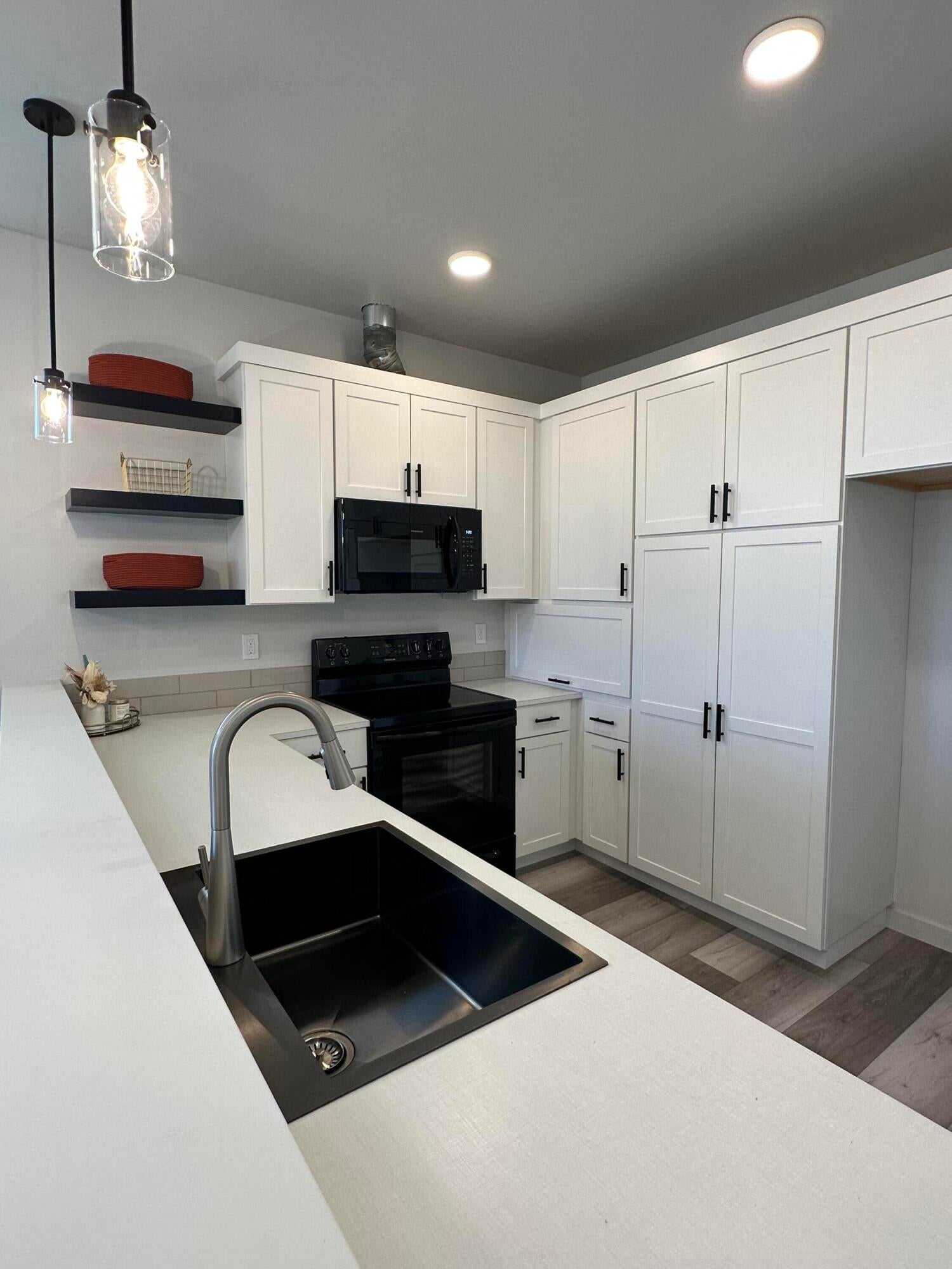 61646 Pettigrew Road, Unit 2 Bend, OR 97702 - Photo 6 of 15 IMG_6673