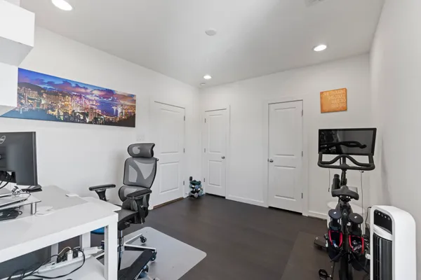 $3,295 | 1925 Shearn Street, Houston, TX 77007