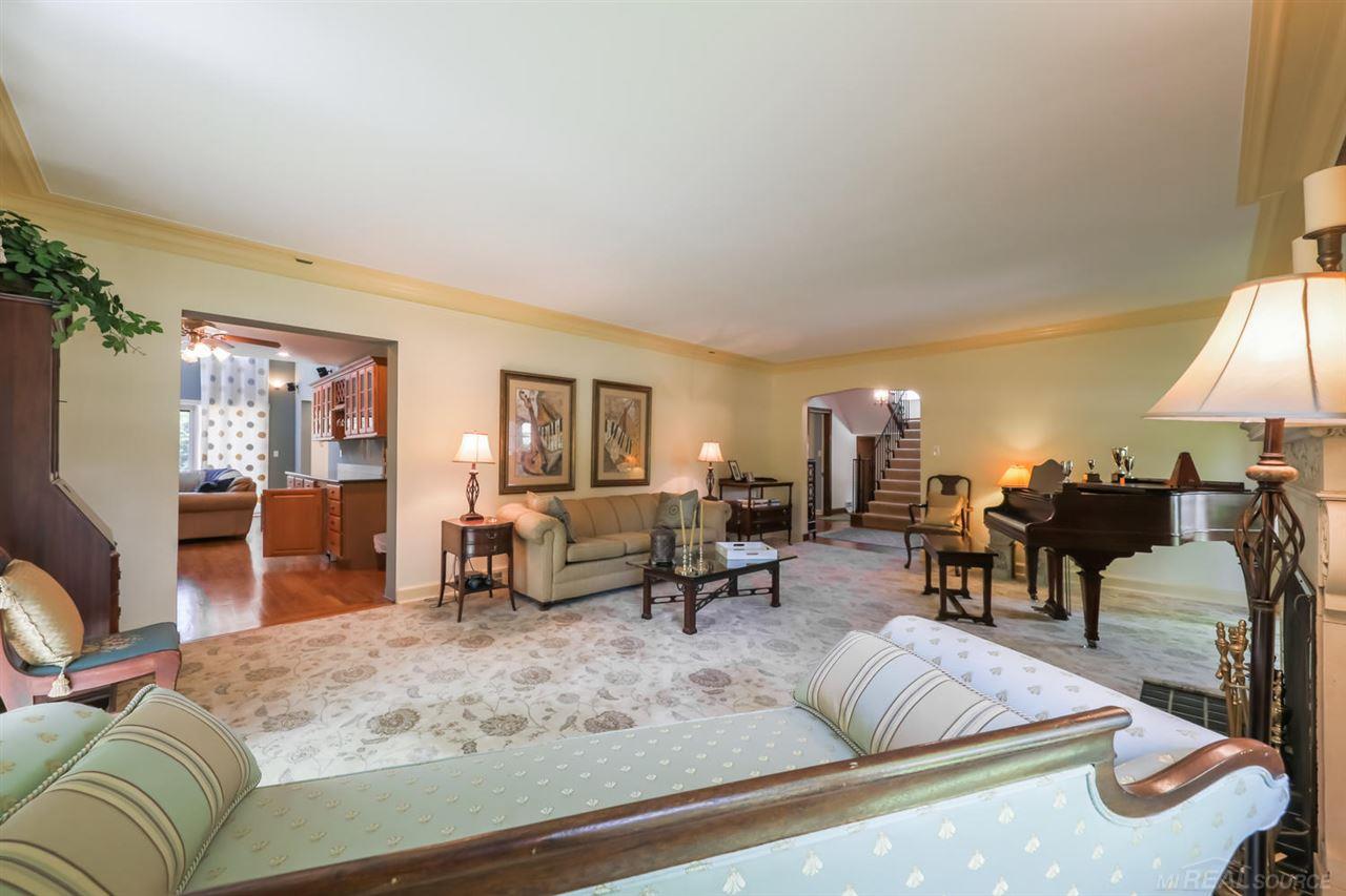 821 Trombley Road Grosse Pointe, MI 48230 - Photo 12 of 60 50029376-11.JPG