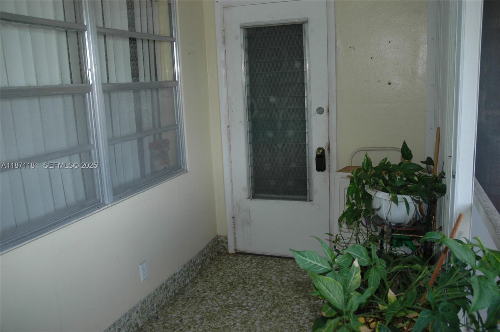 5300 Washington Street, Unit Q307 Hollywood, FL 33021 - Photo 4 of 21 a view of a entryway