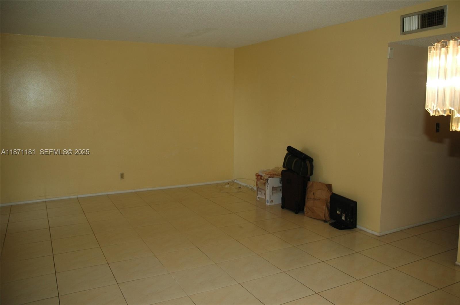 5300 Washington Street, Unit Q307 Hollywood, FL 33021 - Photo 9 of 21 a room with a window