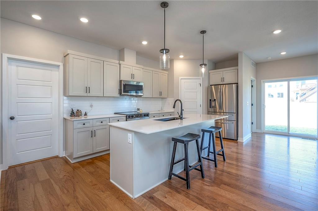 3212 Southwest Arboridge Drive Lee's Summit, MO 64082 - Photo 11 of 39