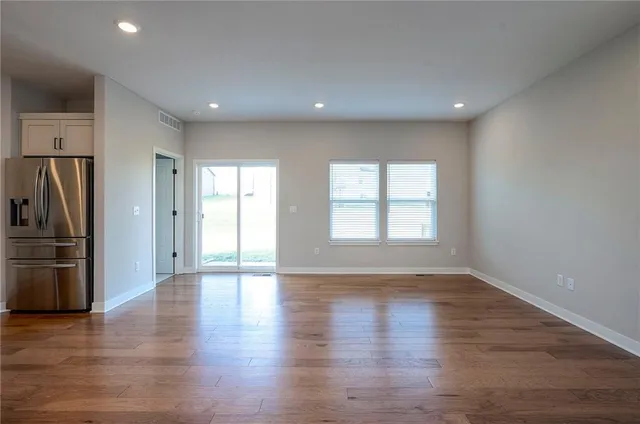 $425,000 | 3212 Southwest Arboridge Drive, Lee's Summit, MO 64082