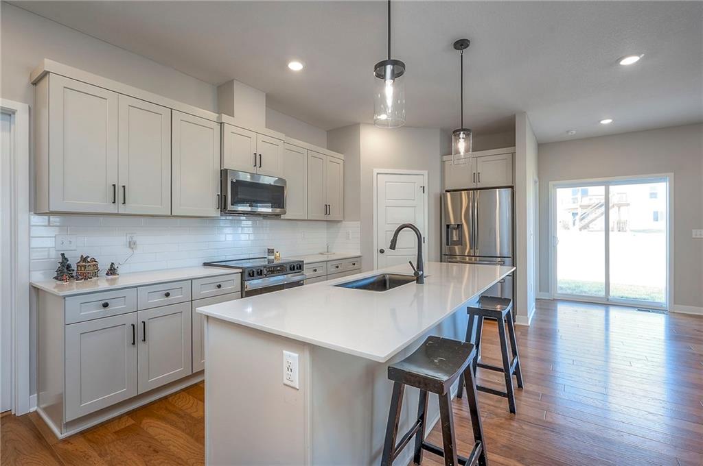 3212 Southwest Arboridge Drive Lee's Summit, MO 64082 - Photo 18 of 39