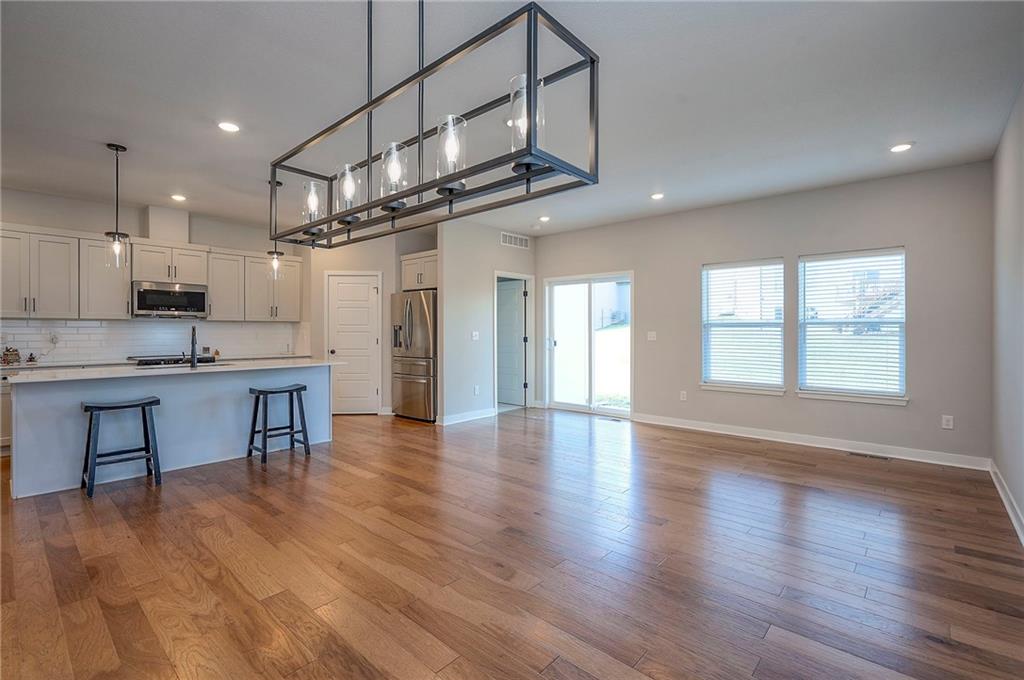 3212 Southwest Arboridge Drive Lee's Summit, MO 64082 - Photo 4 of 39