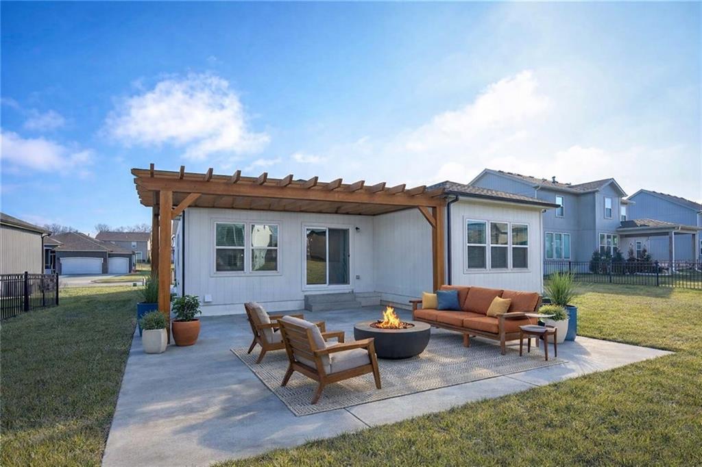 3212 Southwest Arboridge Drive Lee's Summit, MO 64082 - Photo 9 of 39