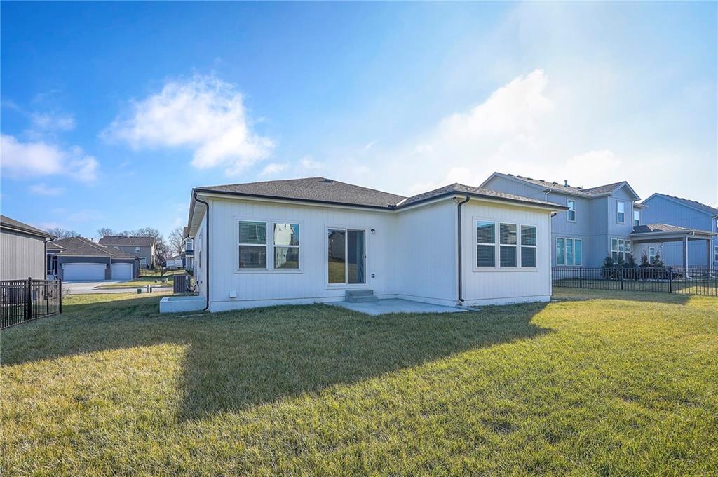 3212 Southwest Arboridge Drive Lee's Summit, MO 64082 - Photo 10 of 39