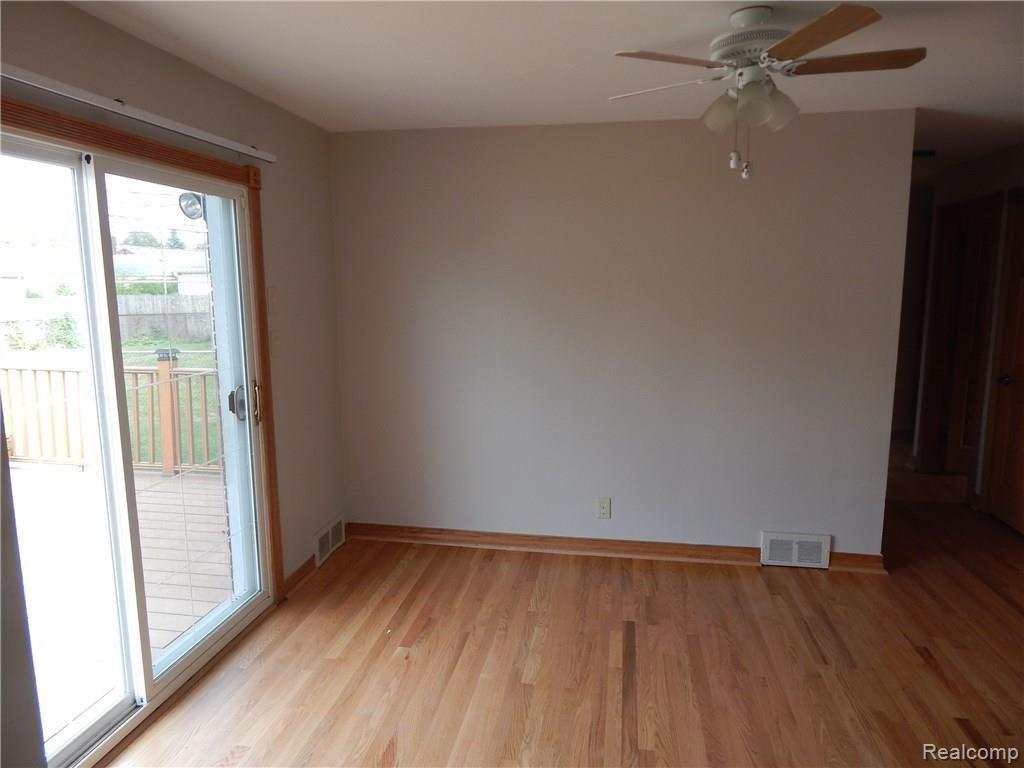 8327 Bernice Street Center Line, MI 48015 - Photo 34 of 59 DSCN4250.JPG