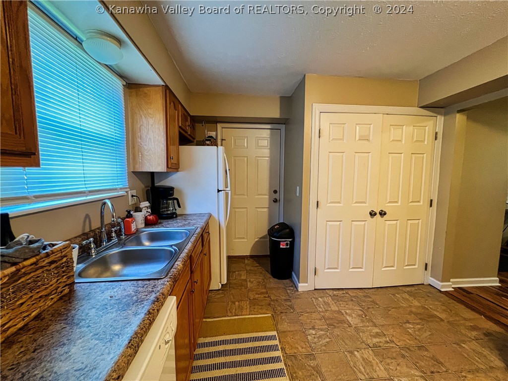 5381 Big Tyler Road Charleston, WV 25313 - Photo 11 of 32 Gallery Image 11