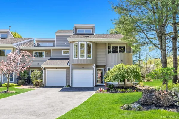 $729,900 | 12 Kristin Lane, Hauppauge, NY 11788