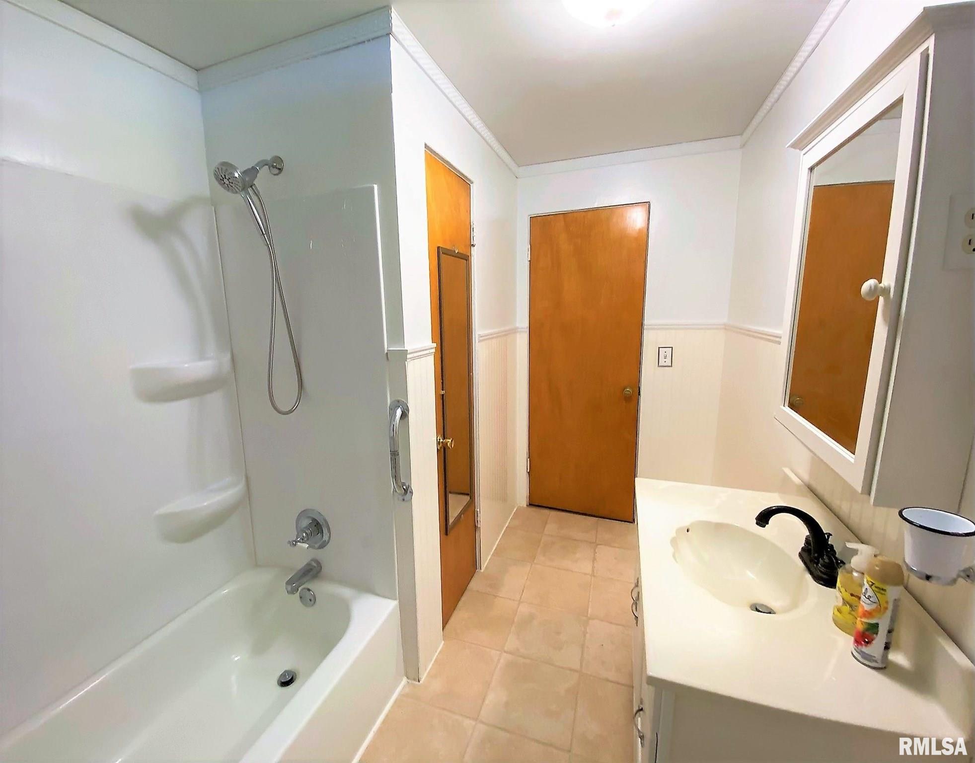 111 South Rustic Road East Peoria, IL 61611 - Photo 16 of 24 Gallery Image 16