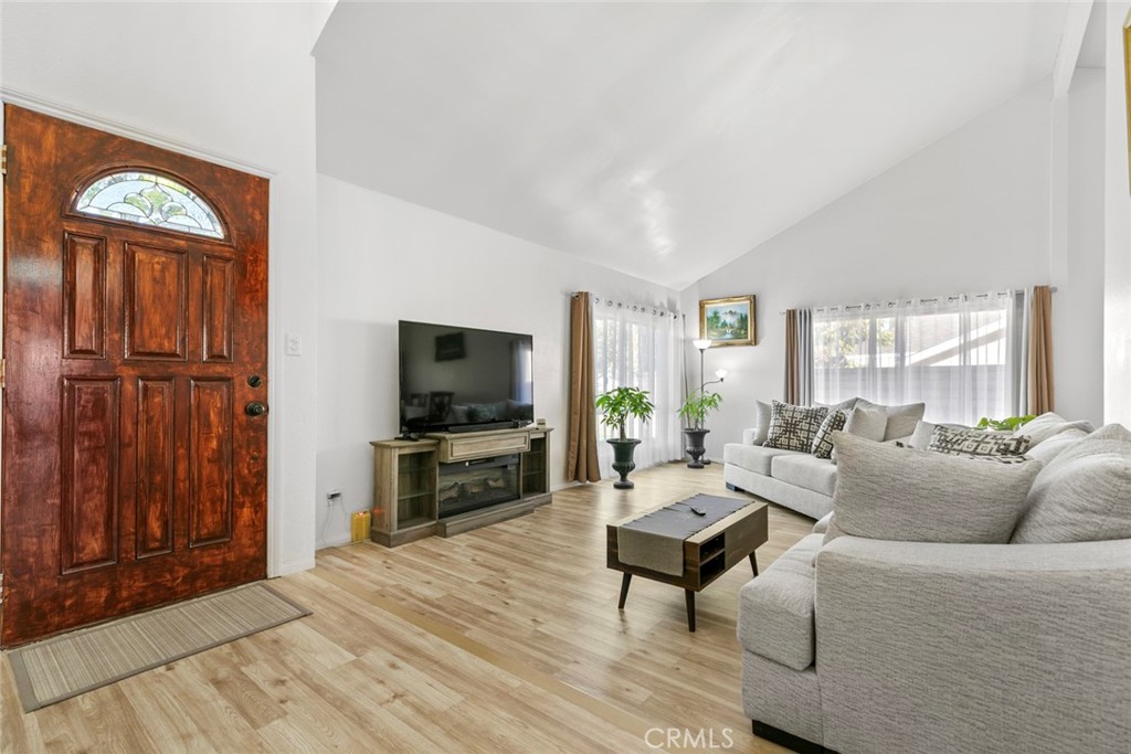 23814 Sarda Road Valencia, CA 91355 - Photo 4 of 58