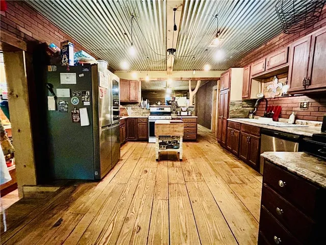 $230,000 | 479 Airbase Road, Pollock, LA 71467